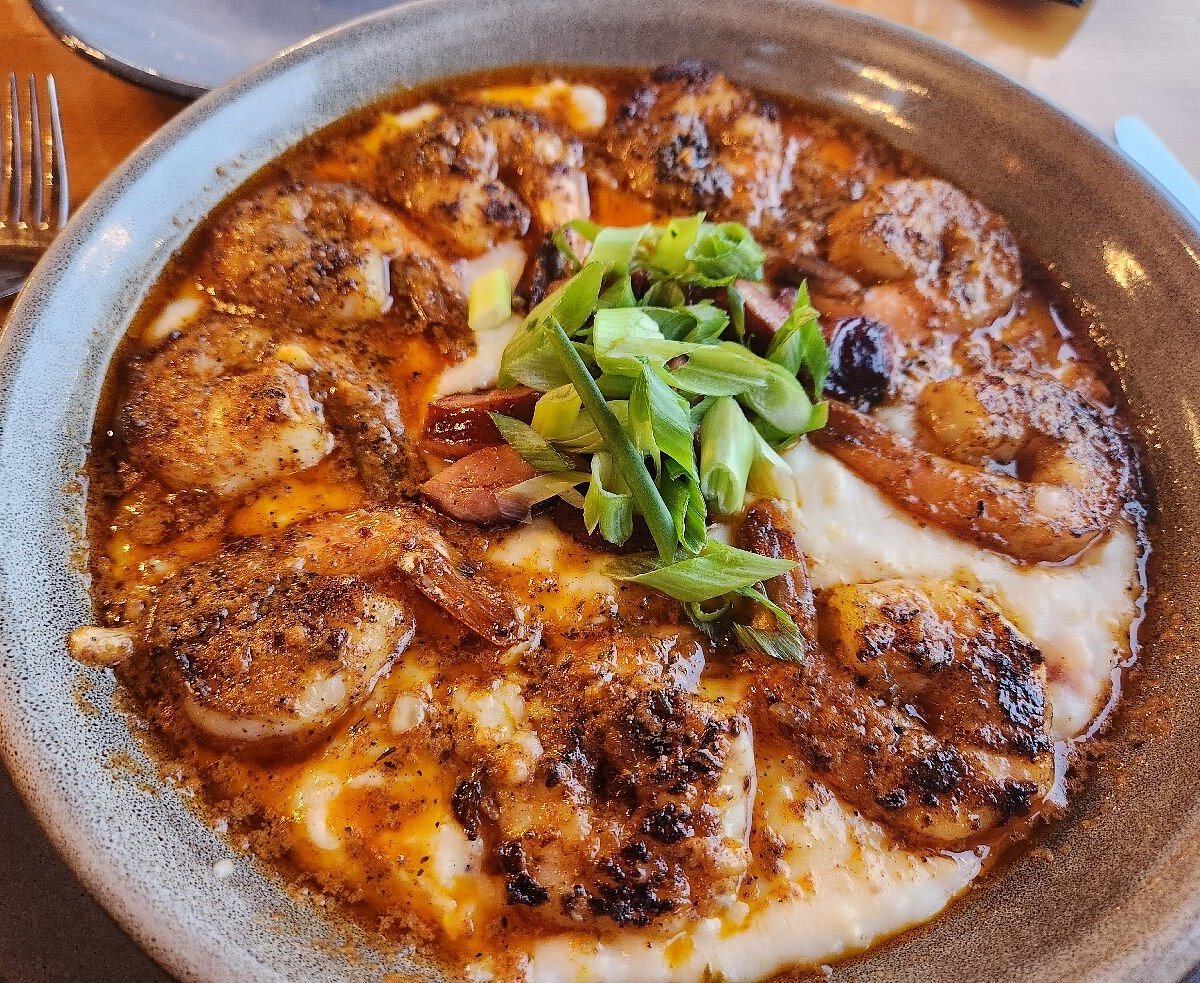 83 West & 29 North at 83 West signature dishes Shrimp and Grits
Shrimp Salad Croissant
Chef's Choice Oysters